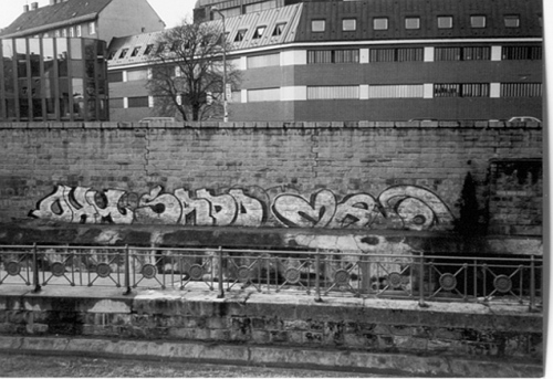 Ohm (Sado, Maso), Wienfluss, Gumpendorfer G&amp;uuml;rtel, Wien, 2000